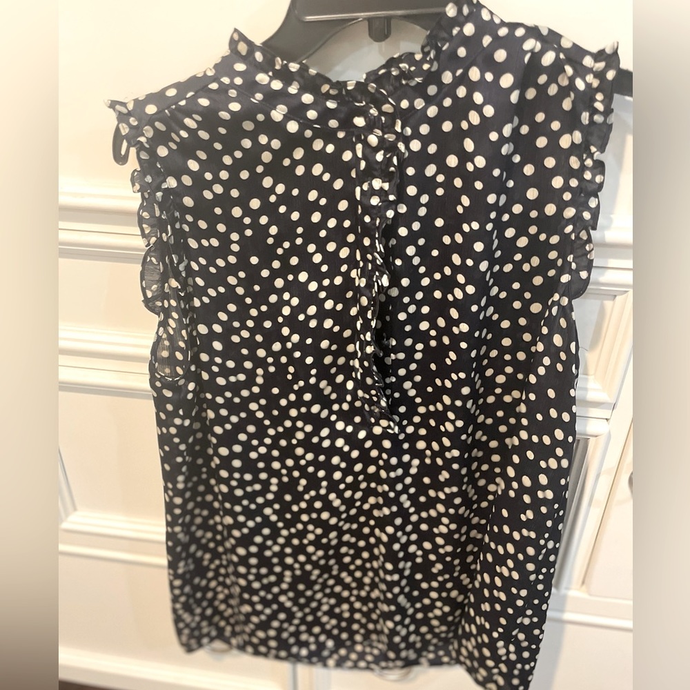 Tahari ASL, size M, sleeveless button up blouse/cami. Great condition.